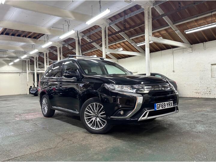 Mitsubishi Outlander 2.4h TwinMotor 13.8kWh Design CVT 4WD Euro 6 (s/s) 5dr Mitsubishi Outlander 2.4h TwinMotor 13.8kWh Design CVT 4WD Euro 6 (s/s) 5dr