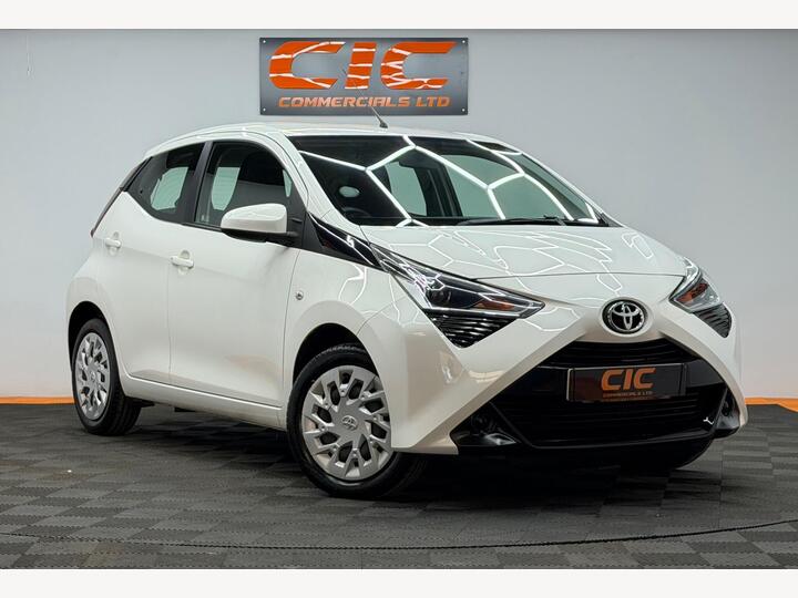 Toyota AYGO 1.0 VVT-i X-play Euro 6 5dr Toyota AYGO 1.0 VVT-i X-play Euro 6 5dr