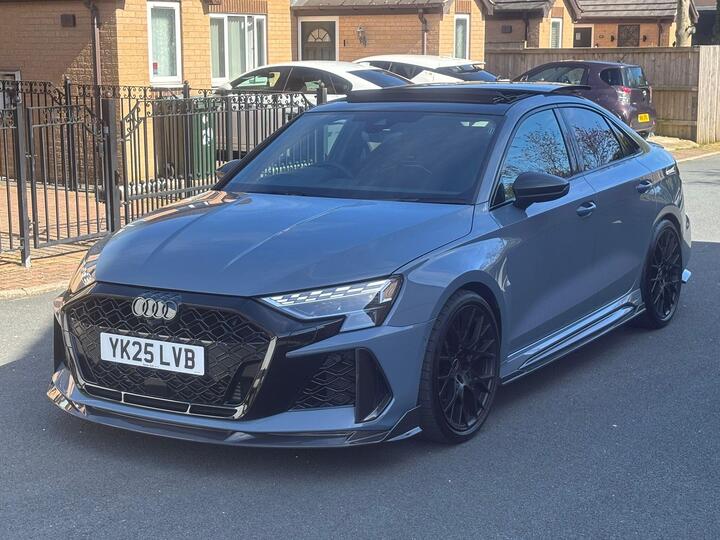 Audi RS3 2.5 TFSI Carbon Vorsprung S Tronic Quattro Euro 6 (s/s) 4dr