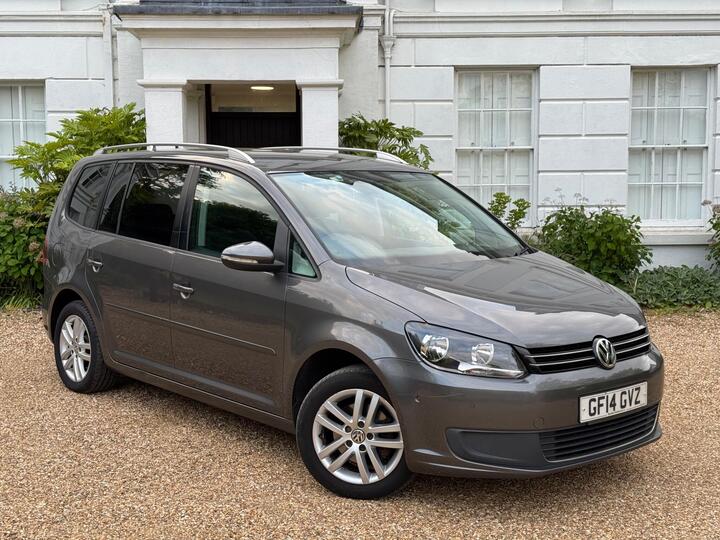 Volkswagen Touran 1.6 TDI BlueMotion Tech SE DSG Euro 5 (s/s) 5dr Volkswagen Touran 1.6 TDI BlueMotion Tech SE DSG Euro 5 (s/s) 5dr