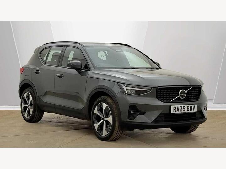 Volvo XC40 2.0 B4 MHEV Plus Dark DCT Auto Euro 6 (s/s) 5dr