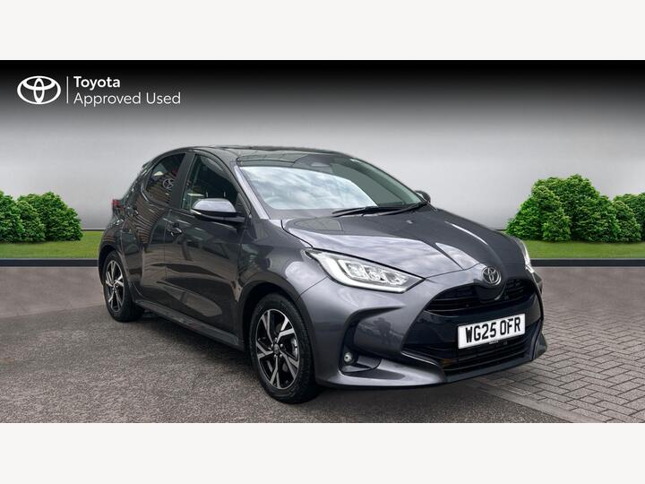 Toyota Yaris 1.5 VVT-h Design E-CVT Euro 6 (s/s) 5dr Toyota Yaris 1.5 VVT-h Design E-CVT Euro 6 (s/s) 5dr