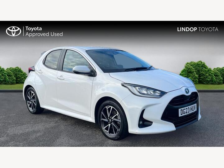 Toyota Yaris 1.5 VVT-h Design E-CVT Euro 6 (s/s) 5dr Toyota Yaris 1.5 VVT-h Design E-CVT Euro 6 (s/s) 5dr