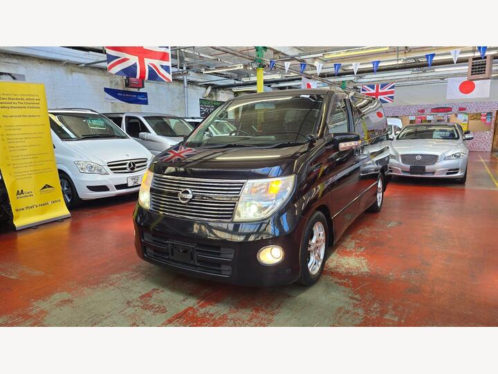 Nissan Elgrand 2.5 Highway Star 360 View Recliners Nissan Elgrand 2.5 Highway Star 360 View Recliners