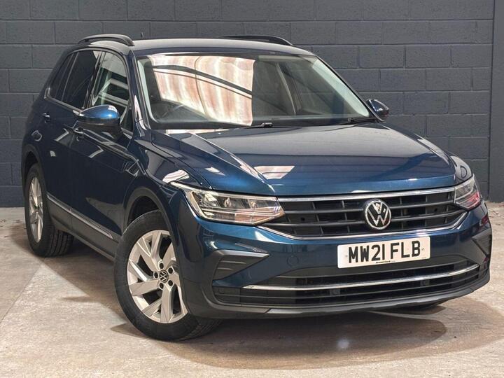 Volkswagen TIGUAN 1.5 TSI Life Euro 6 (s/s) 5dr Volkswagen TIGUAN 1.5 TSI Life Euro 6 (s/s) 5dr