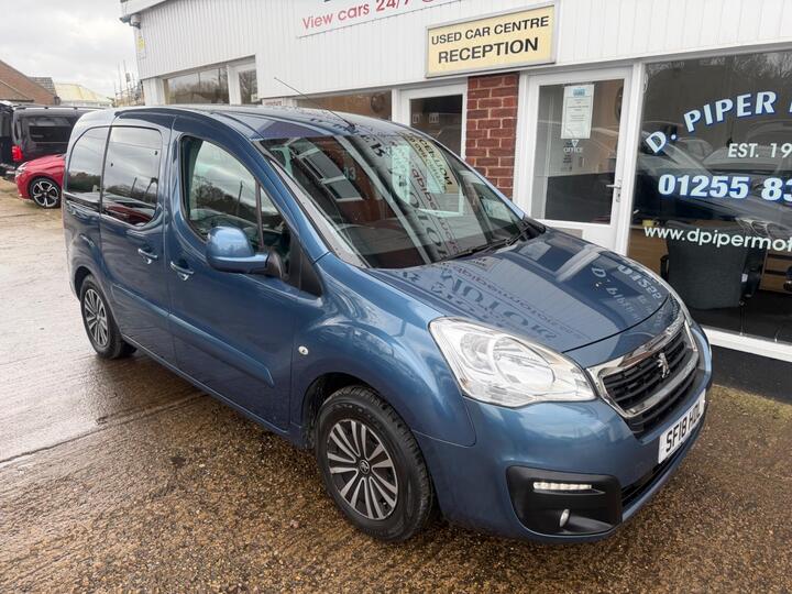 Peugeot Partner Tepee 1.6 BlueHDi Active ETG Euro 6 (s/s) 5dr Peugeot Partner Tepee 1.6 BlueHDi Active ETG Euro 6 (s/s) 5dr
