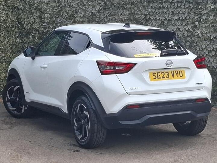 Nissan Juke 1.6 N-Connecta Auto Euro 6 5dr Nissan Juke 1.6 N-Connecta Auto Euro 6 5dr