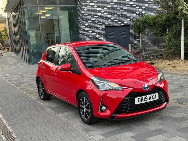 Toyota Yaris 1.5 VVT-h Icon Tech E-CVT Euro 6 (s/s) 5dr