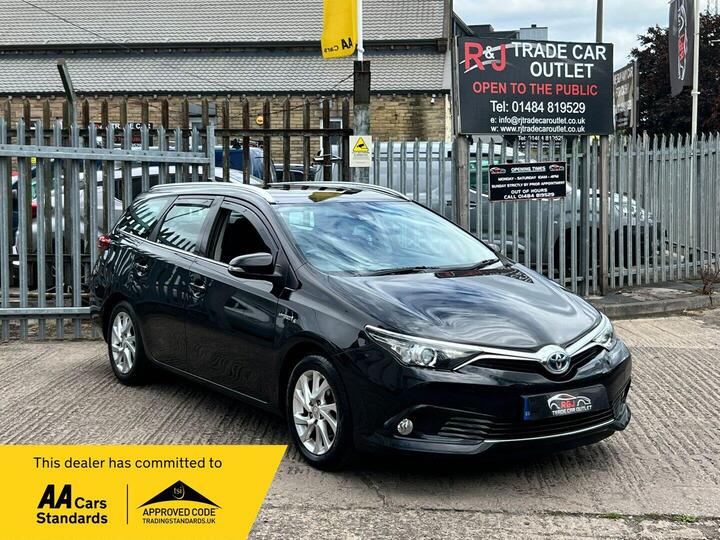 Toyota Auris 1.8 VVT-h Business Edition Touring Sports CVT Euro 6 (s/s) 5dr (Safety Sense) Toyota Auris 1.8 VVT-h Business Edition Touring Sports CVT Euro 6 (s/s) 5dr (Safety Sense)
