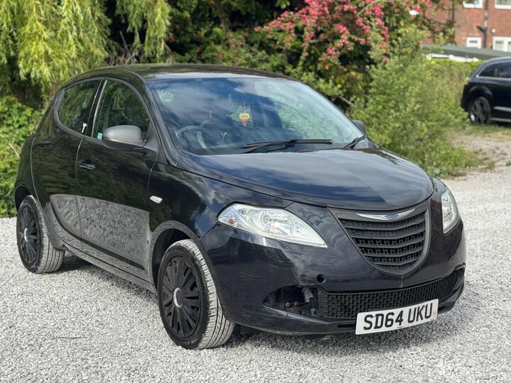Chrysler Ypsilon 1.2 Silver Euro 6 5dr Chrysler Ypsilon 1.2 Silver Euro 6 5dr