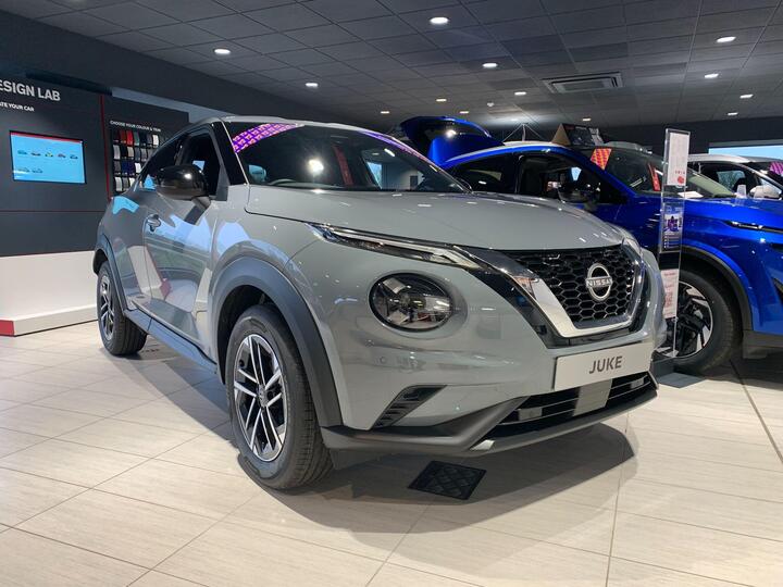 Nissan JUKE 1.0 DIG-T N-Connecta Euro 6 (s/s) 5dr