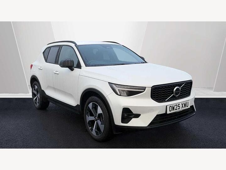 Volvo XC40 2.0 B3 MHEV Plus Dark DCT Auto Euro 6 (s/s) 5dr