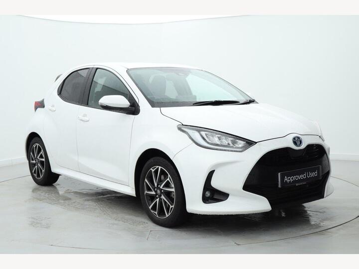 Toyota Yaris 1.5 VVT-h Design E-CVT Euro 6 (s/s) 5dr Toyota Yaris 1.5 VVT-h Design E-CVT Euro 6 (s/s) 5dr