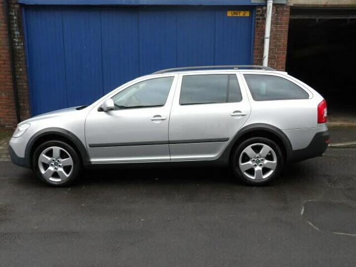 Skoda Octavia 2.0 TDI Scout DSG 4WD Euro 5 5dr