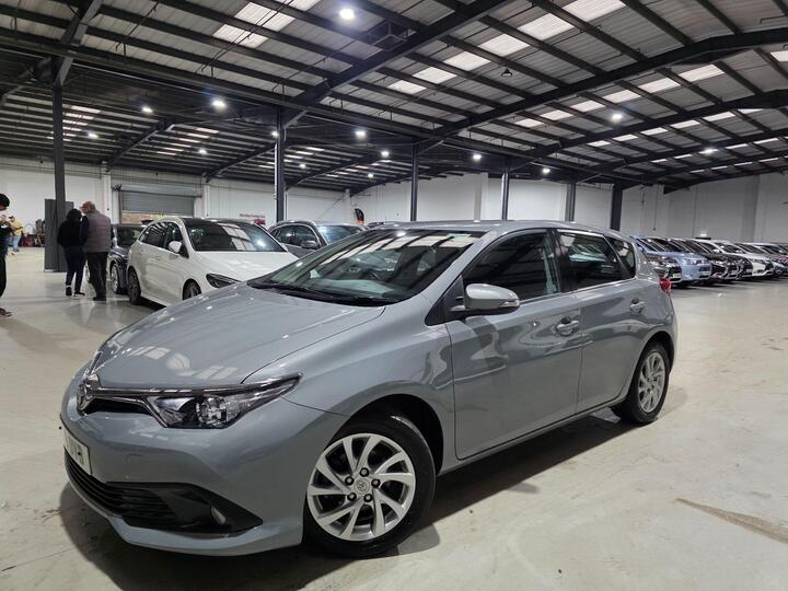 Toyota Auris 1.8 VVT-h Icon Tech CVT Euro 6 (s/s) 5dr