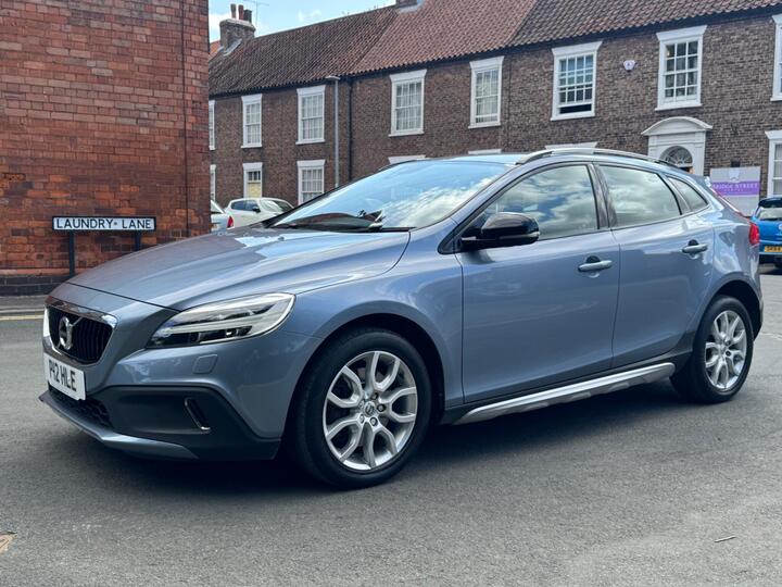 Volvo V40 Cross Country 2.0 D3 Pro Euro 6 (s/s) 5dr Volvo V40 Cross Country 2.0 D3 Pro Euro 6 (s/s) 5dr