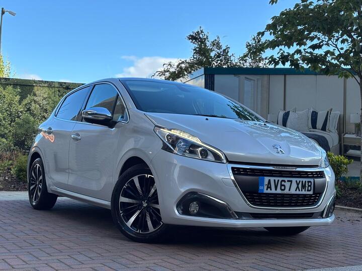 Peugeot 208 1.2 PureTech Allure Premium Euro 6 (s/s) 5dr Peugeot 208 1.2 PureTech Allure Premium Euro 6 (s/s) 5dr