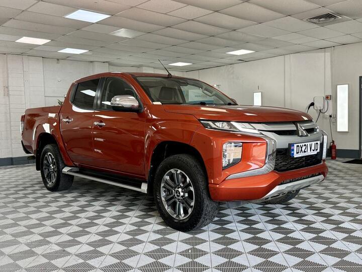 Mitsubishi L200 2.2 DI-D DC Barbarian Auto 4WD Euro 6 (s/s) 4dr Mitsubishi L200 2.2 DI-D DC Barbarian Auto 4WD Euro 6 (s/s) 4dr