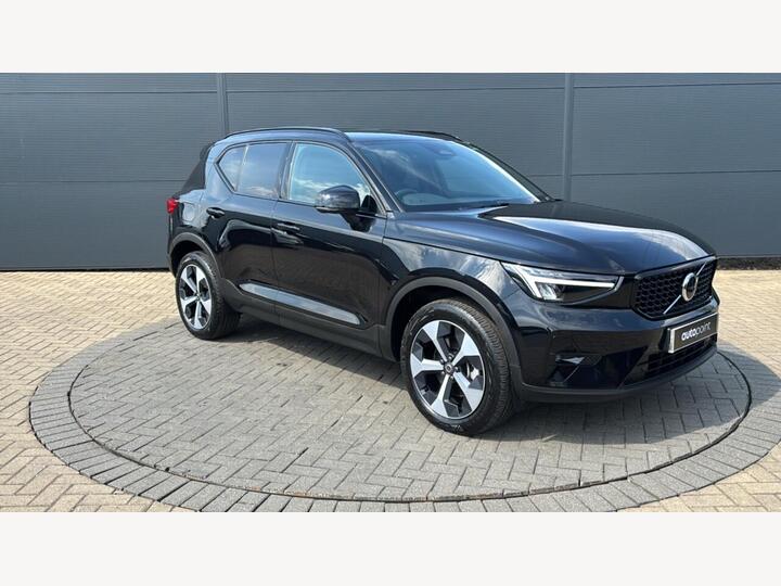 Volvo XC40 2.0 B4 MHEV Plus Dark DCT Auto Euro 6 (s/s) 5dr