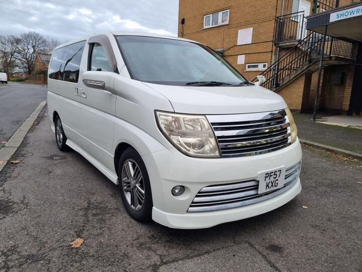 Nissan ELGRAND 2.5 7 SEATER STUNNING CONDITION Nissan ELGRAND 2.5 7 SEATER STUNNING CONDITION