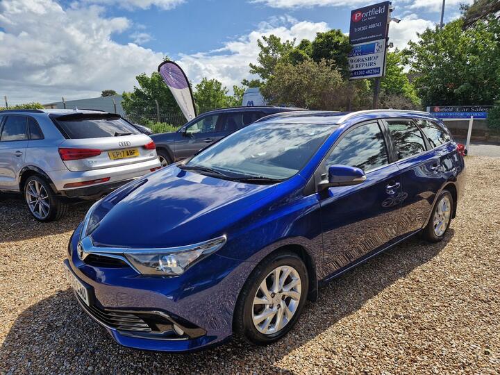 Toyota Auris 1.6 D-4D Business Edition Touring Sports Euro 6 (s/s) 5dr Toyota Auris 1.6 D-4D Business Edition Touring Sports Euro 6 (s/s) 5dr