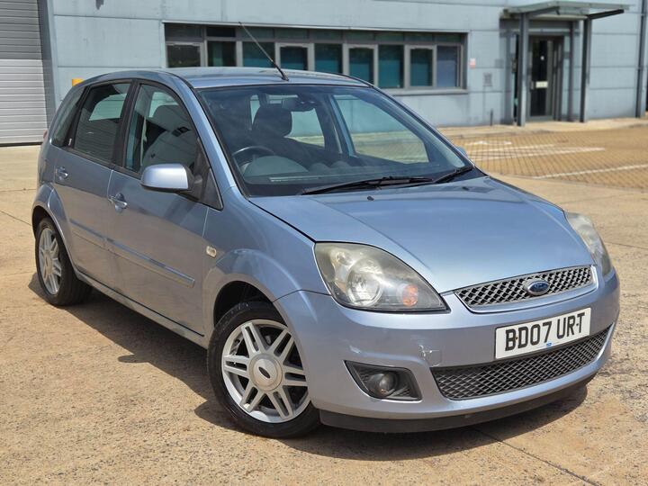 Ford Fiesta 1.6 Ghia 5dr