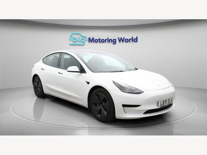 Tesla Model 3 Standard Range Plus Auto RWD 4dr