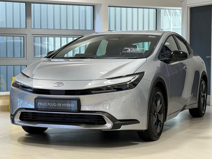 Toyota Prius 2.0 13.6kWh Design CVT Euro 6 (s/s) 5dr