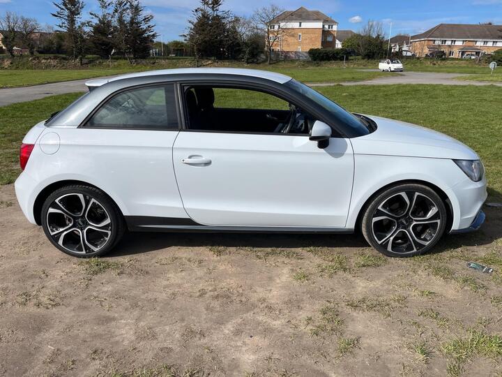 Audi A1 1.6 TDI Contrast Edition Plus Euro 5 (s/s) 3dr