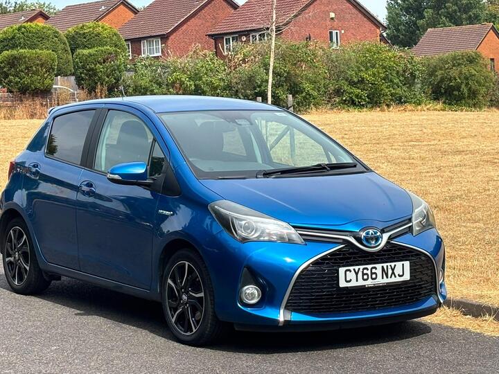 Toyota Yaris 1.5 VVT-h Design E-CVT Euro 6 5dr (Safety Sense)