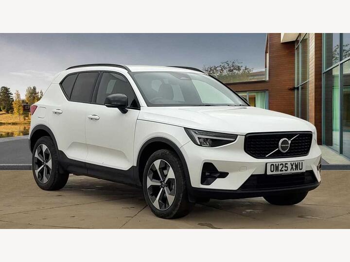 Volvo XC40 2.0 B3 MHEV Plus DCT Auto Euro 6 (s/s) 5dr