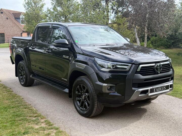 Toyota HI-LUX 2.8 D-4D Invincible X Auto 4WD Euro 6 (s/s) 4dr
