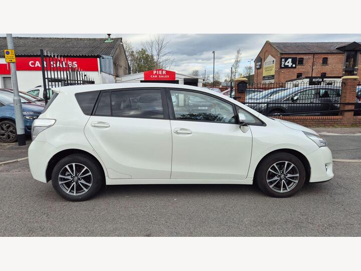 Toyota Verso 2.0 D-4D Icon Euro 5 5dr Toyota Verso 2.0 D-4D Icon Euro 5 5dr