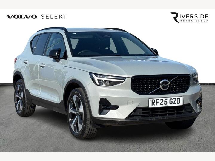 Volvo XC40 2.0 B4 MHEV Plus Dark DCT Auto Euro 6 (s/s) 5dr