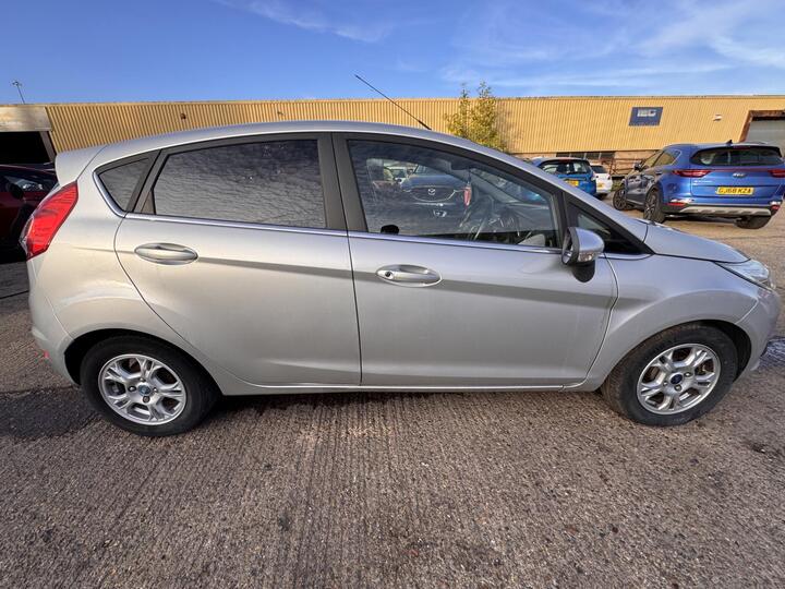 Ford Fiesta 1.6 TDCi ECOnetic Titanium Euro 5 (s/s) 5dr