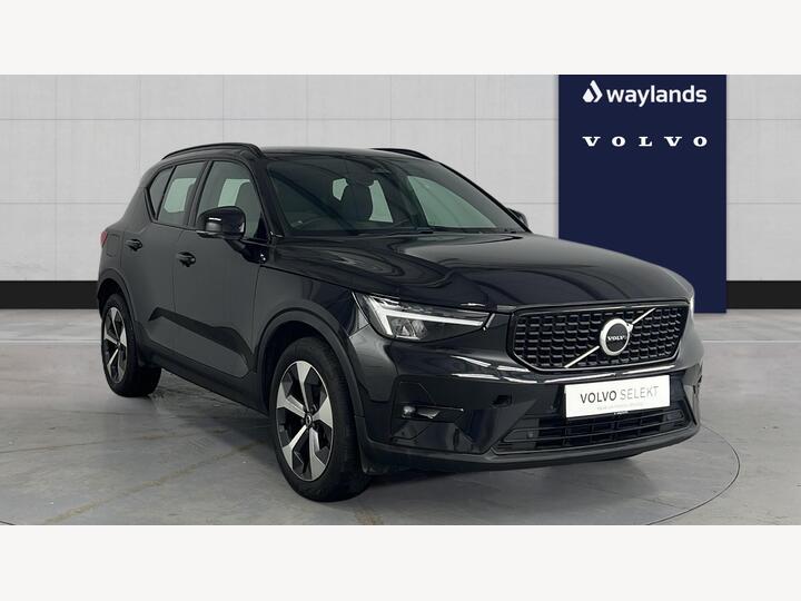 Volvo XC40 2.0 B3 MHEV Plus Dark DCT Auto Euro 6 (s/s) 5dr