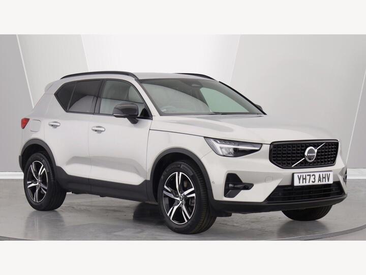 Volvo XC40 2.0 B4 MHEV Plus Dark DCT Auto Euro 6 (s/s) 5dr