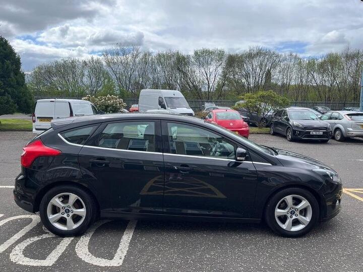 Ford Focus 1.6 Zetec Navigator Euro 5 5dr