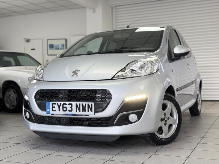 Peugeot 107 1.0 12V Allure 2 Tronic Euro 5 5dr Peugeot 107 1.0 12V Allure 2 Tronic Euro 5 5dr