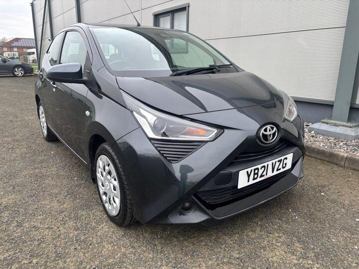 Toyota AYGO 1.0 VVT-i X-play Euro 6 5dr (Safety Sense) Toyota AYGO 1.0 VVT-i X-play Euro 6 5dr (Safety Sense)