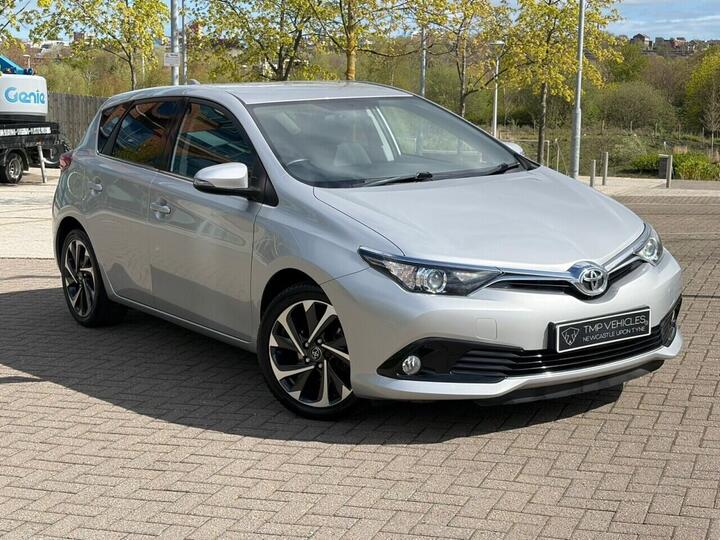 Toyota AURIS 1.2 VVT-i Design Euro 6 (s/s) 5dr Toyota AURIS 1.2 VVT-i Design Euro 6 (s/s) 5dr