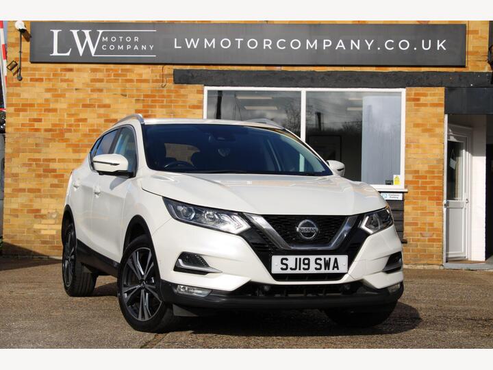 Nissan Qashqai 1.5 DCi N-Connecta Euro 6 (s/s) 5dr Nissan Qashqai 1.5 DCi N-Connecta Euro 6 (s/s) 5dr