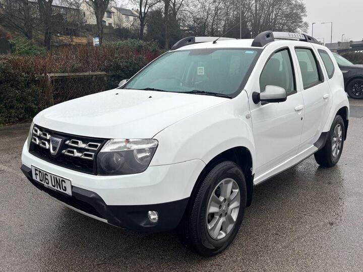 Dacia Duster 1.5 DCi Laureate 4WD Euro 6 (s/s) 5dr Dacia Duster 1.5 DCi Laureate 4WD Euro 6 (s/s) 5dr