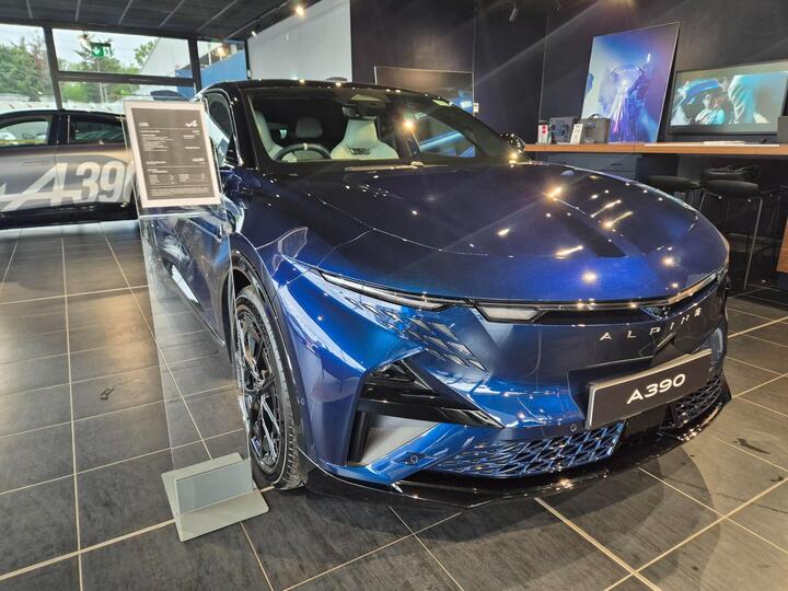 Alpine A390 89kWh Premiere Edition Fastback Auto 4WD 5dr (22kW Charger)
