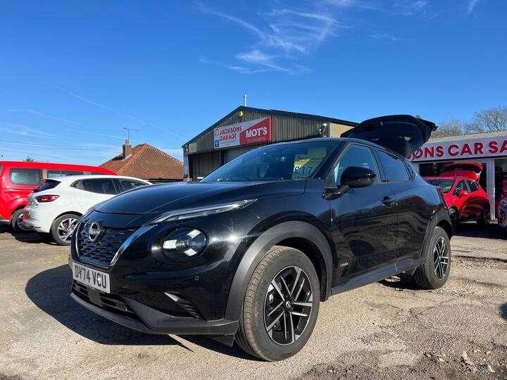 Nissan Juke 1.6 N-Connecta Auto Euro 6 5dr Nissan Juke 1.6 N-Connecta Auto Euro 6 5dr