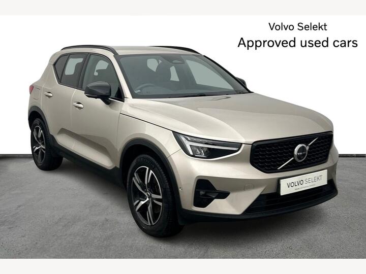 Volvo XC40 2.0 B3 MHEV Plus Dark DCT Auto Euro 6 (s/s) 5dr