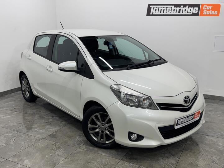 Toyota Yaris 1.33 Dual VVT-i Icon Plus Euro 5 5dr Toyota Yaris 1.33 Dual VVT-i Icon Plus Euro 5 5dr