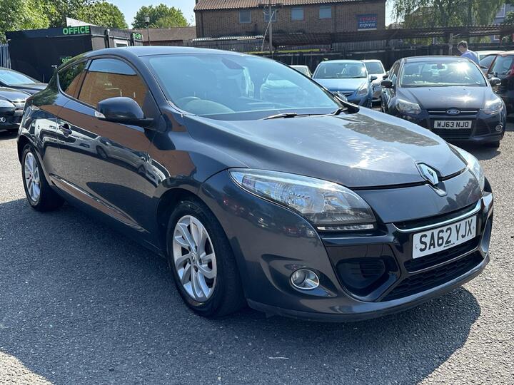 Renault Megane 1.5 DCi Dynamique TomTom Euro 5 (s/s) 3dr Renault Megane 1.5 DCi Dynamique TomTom Euro 5 (s/s) 3dr