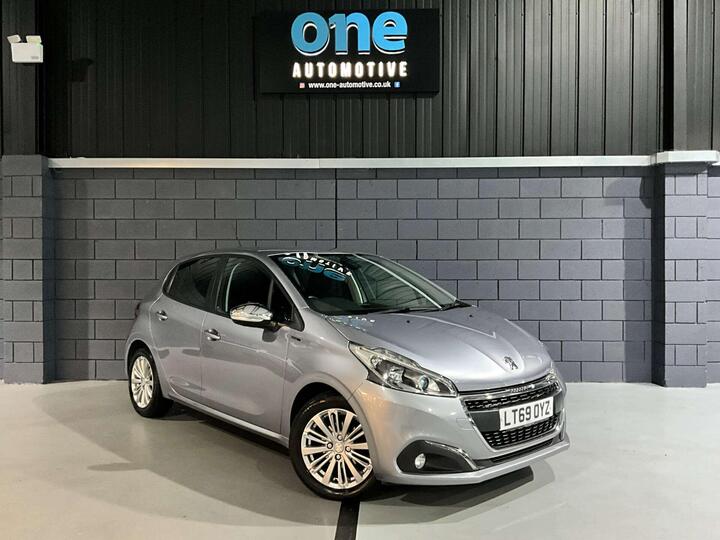 Peugeot 208 1.2 PureTech Signature Euro 6 (s/s) 5dr Peugeot 208 1.2 PureTech Signature Euro 6 (s/s) 5dr