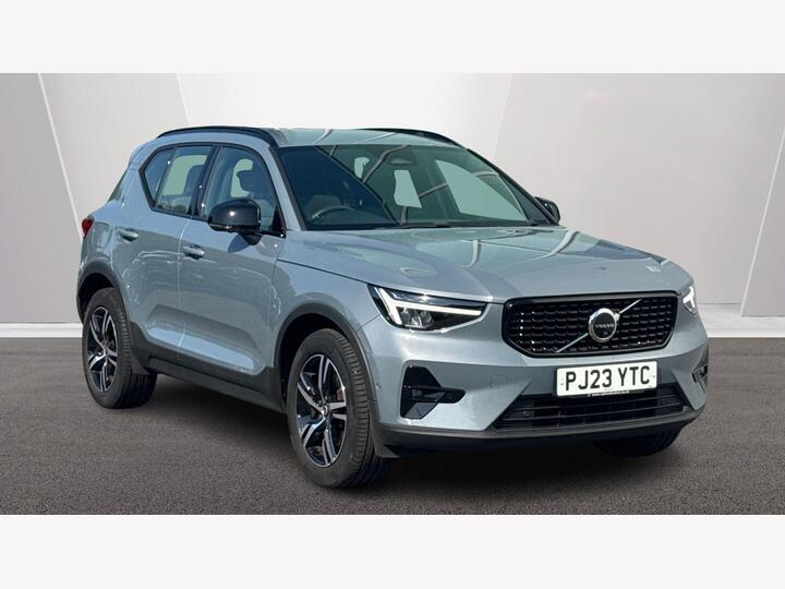 Volvo XC40 2.0 B3 MHEV Plus Dark DCT Auto Euro 6 (s/s) 5dr